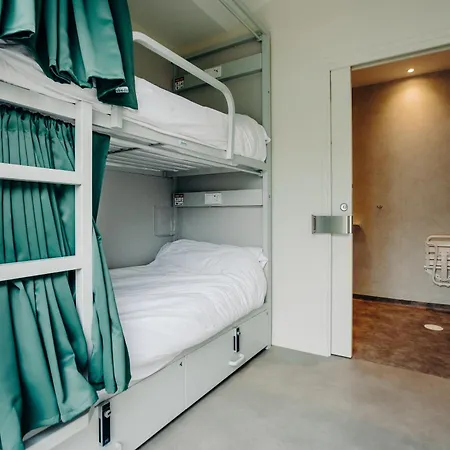 Demain C'est Loin ホステル