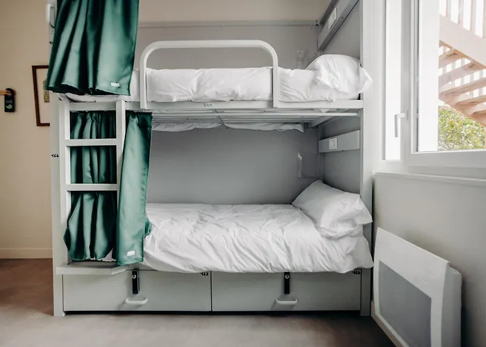 Demain C'est Loin Hostel